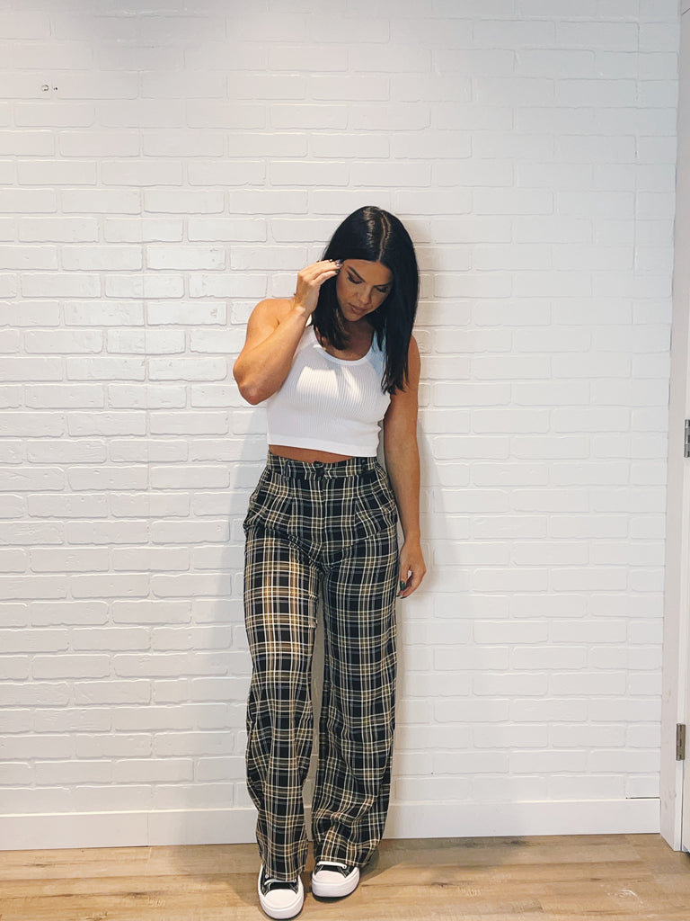 womens plaid wide leg trouser outfit