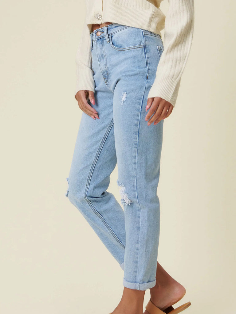 relaxed light wash mom jean